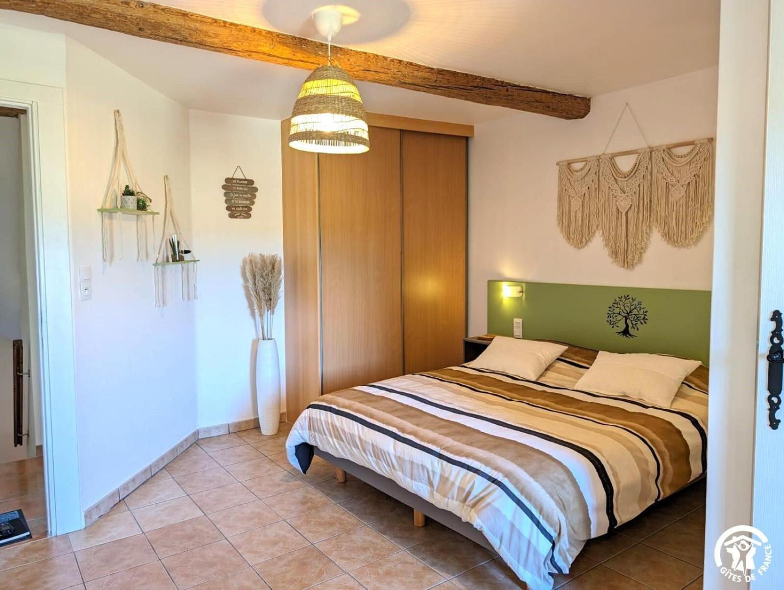 Bed and Breakfast La Maison Millesime La Caunette Exterior foto