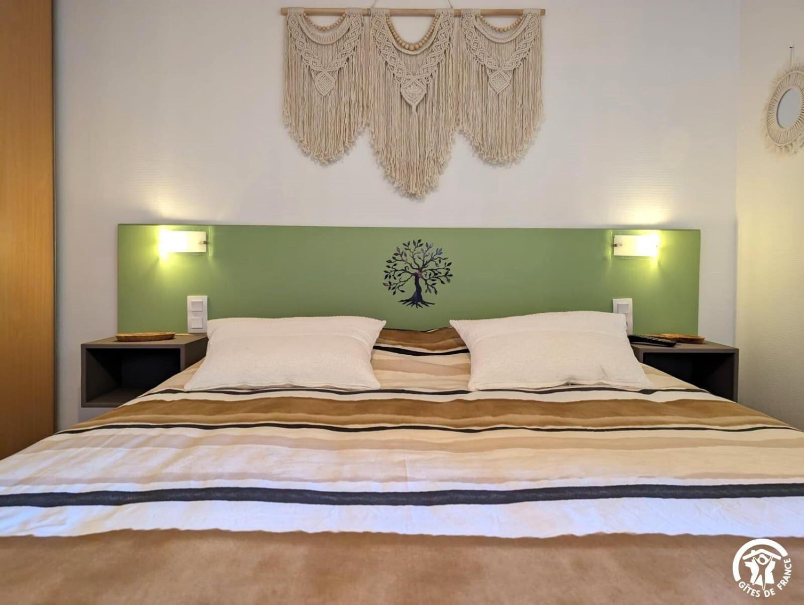 Bed and Breakfast La Maison Millesime La Caunette Exterior foto