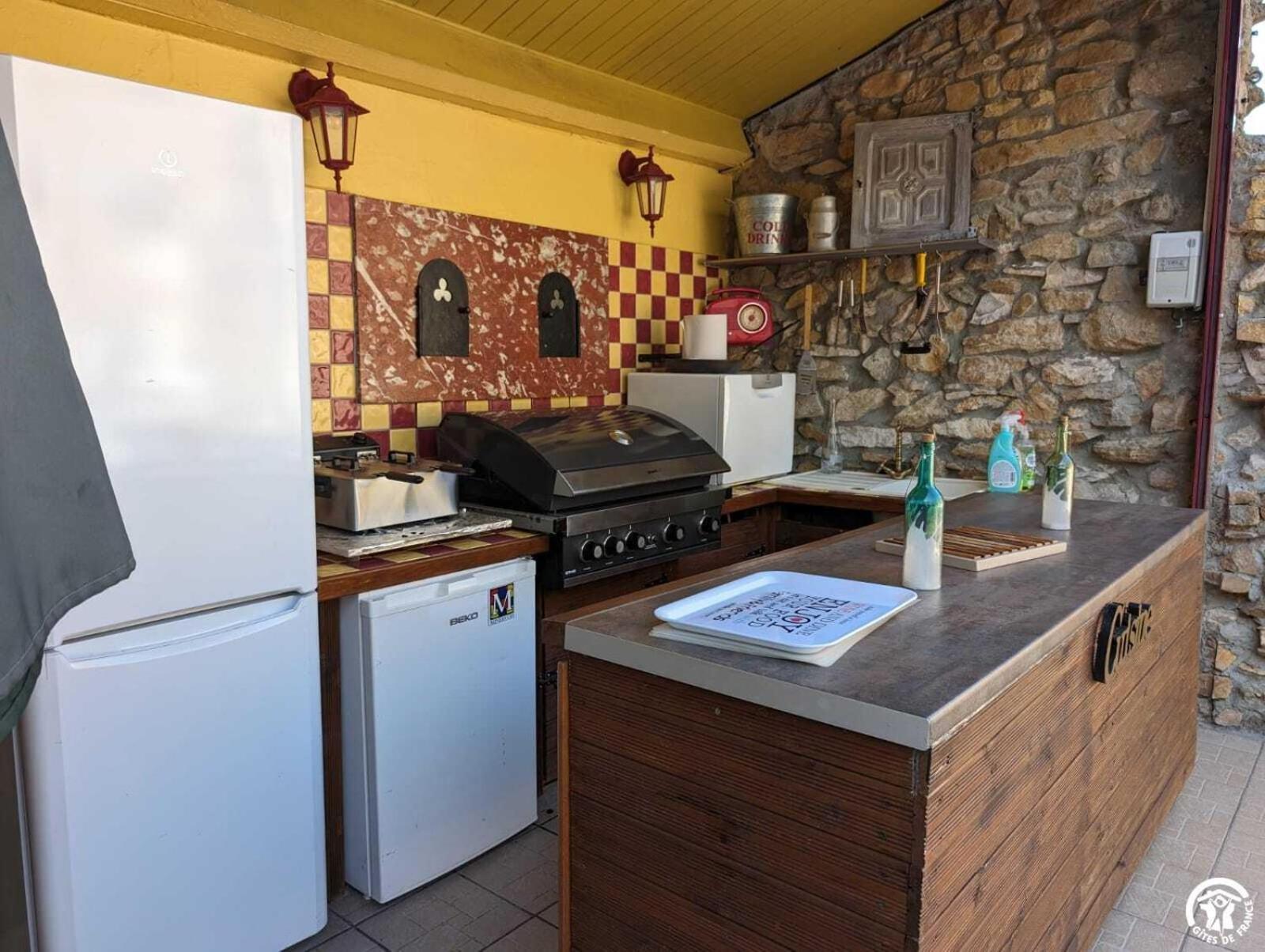 Bed and Breakfast La Maison Millesime La Caunette Exterior foto